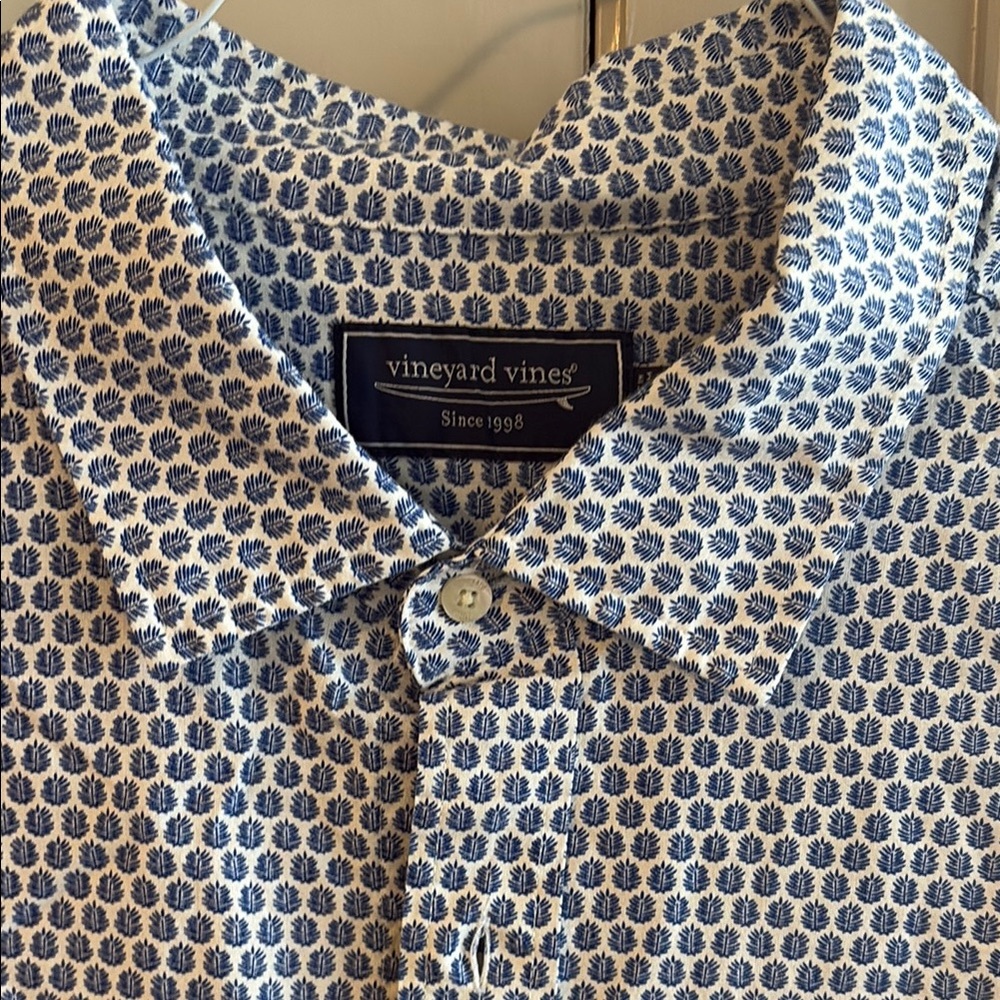 Vineyard Vines Blue Casual Button Down Shirt with Geometric Pattern